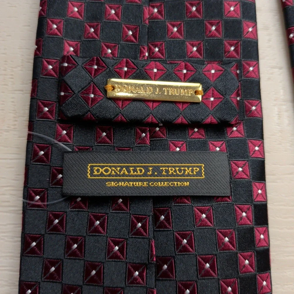 Donald J Trump Signature Collection Silk Tie Black Red Geometric Hand Made